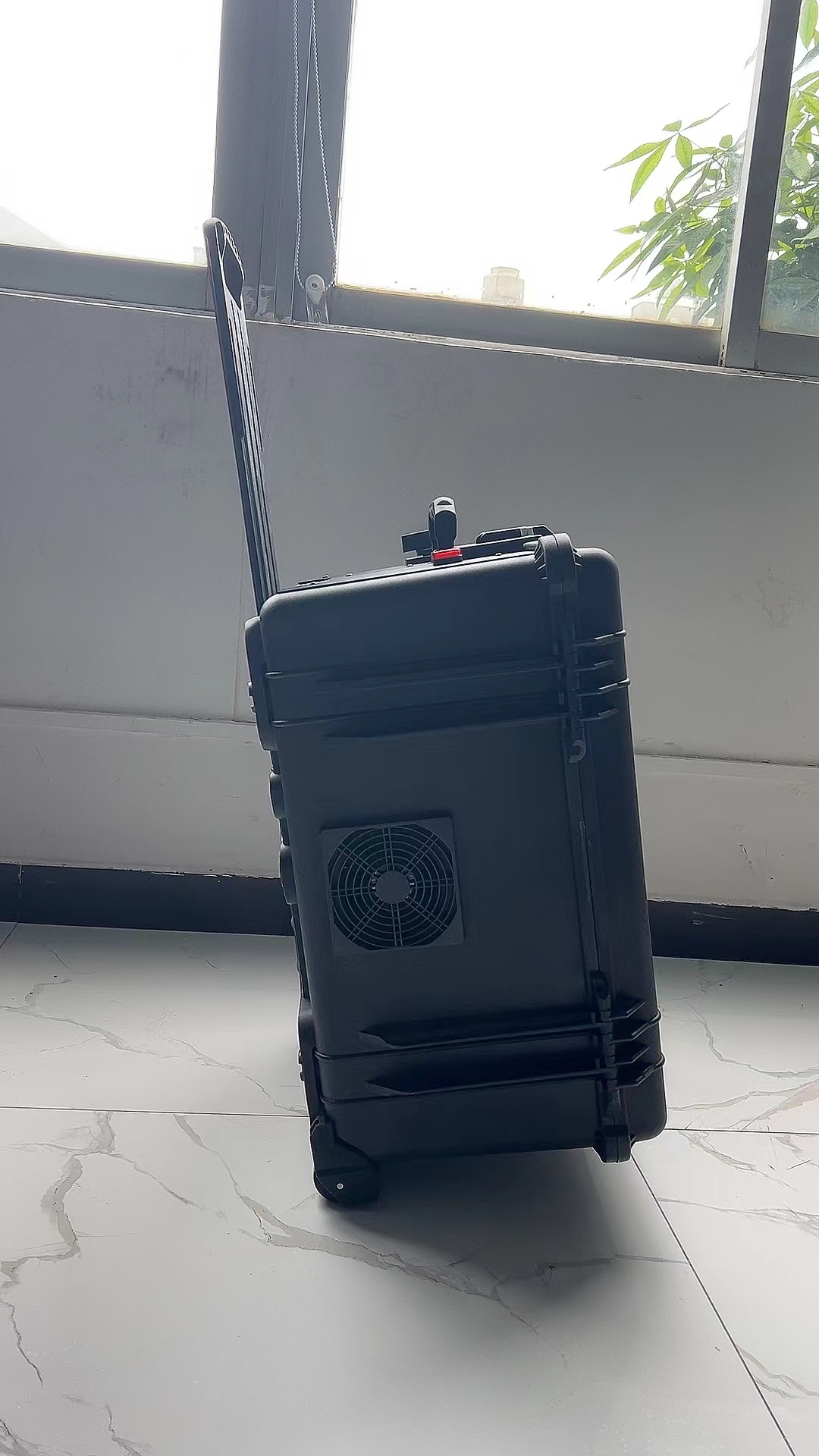 隆安手拉箱型移动通信干扰器